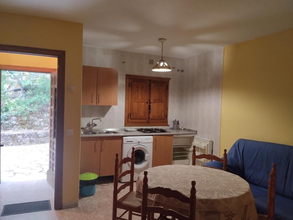 Apartamentos Condado De Miranda Miranda del Castanar Bagian luar foto