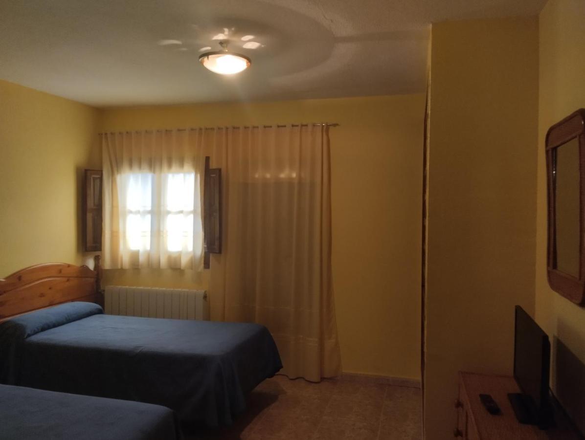 Apartamentos Condado De Miranda Miranda del Castanar Bagian luar foto