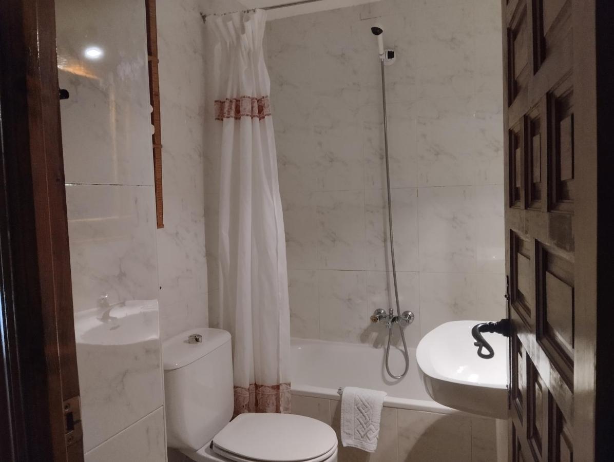 Apartamentos Condado De Miranda Miranda del Castanar Bagian luar foto